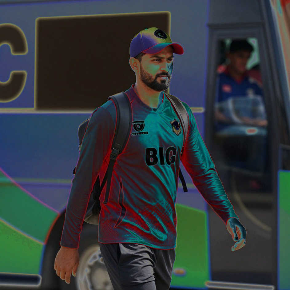 সই-ফি, খালি চেয়ার আর মাঠের ঝাড়ুদার: বিপিএল অর্থনীতির দুটি খাতা